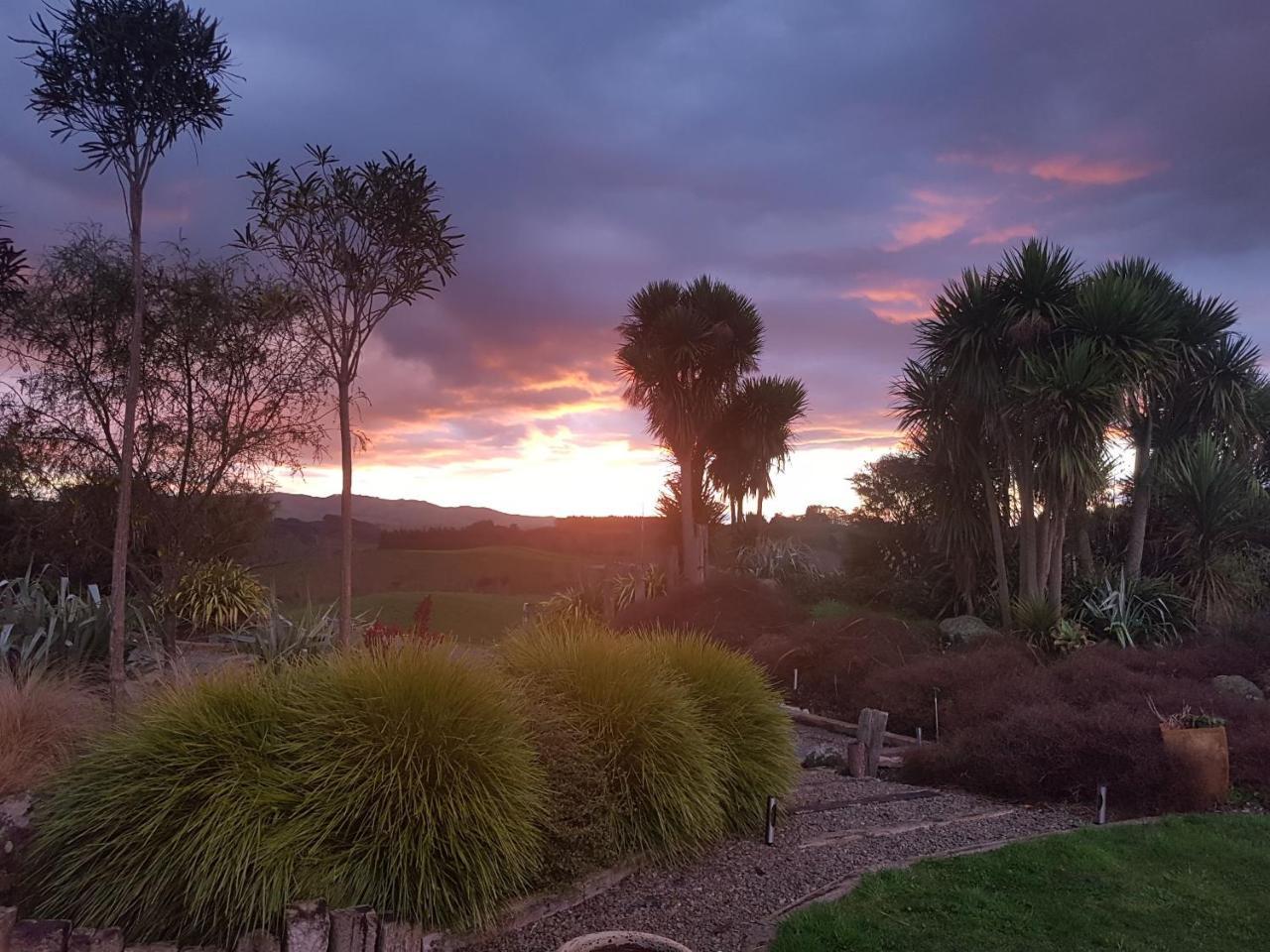 Above The River Karapiro Bed & Breakfast Exterior foto
