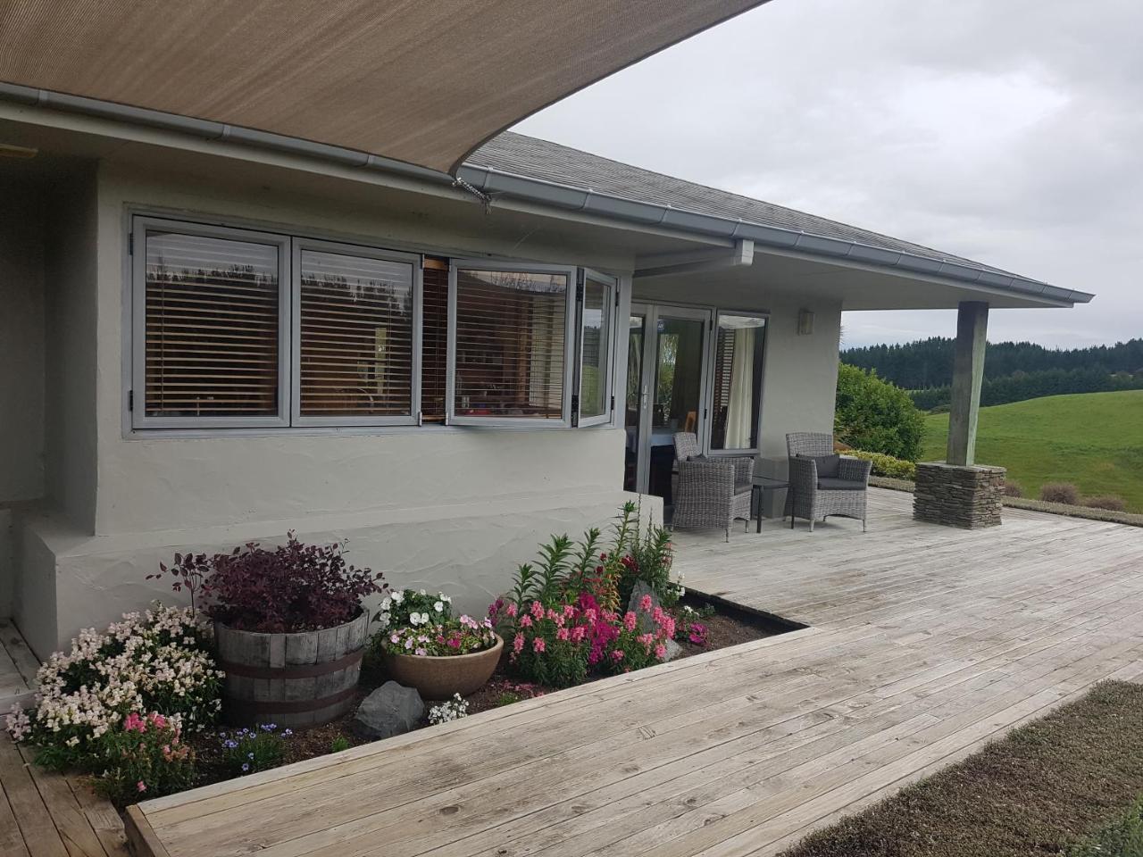 Above The River Karapiro Bed & Breakfast Exterior foto